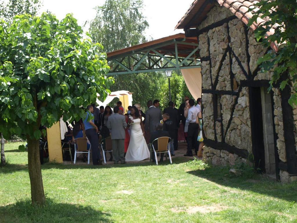 Casas Rurales Las Praderas Hostal Poyales Del Hoyo Exterior foto